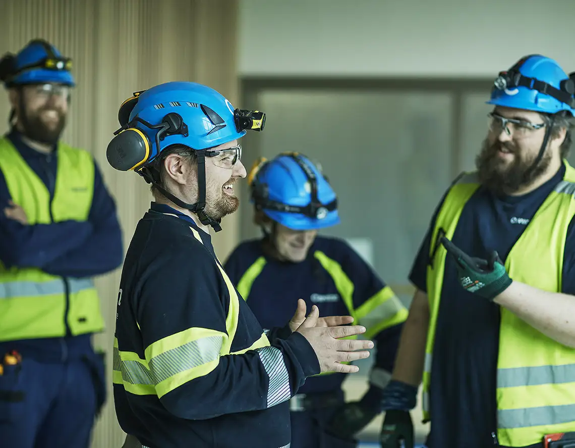 Breaktime conversation and laughter (MG_1531)_1140x887.jpg