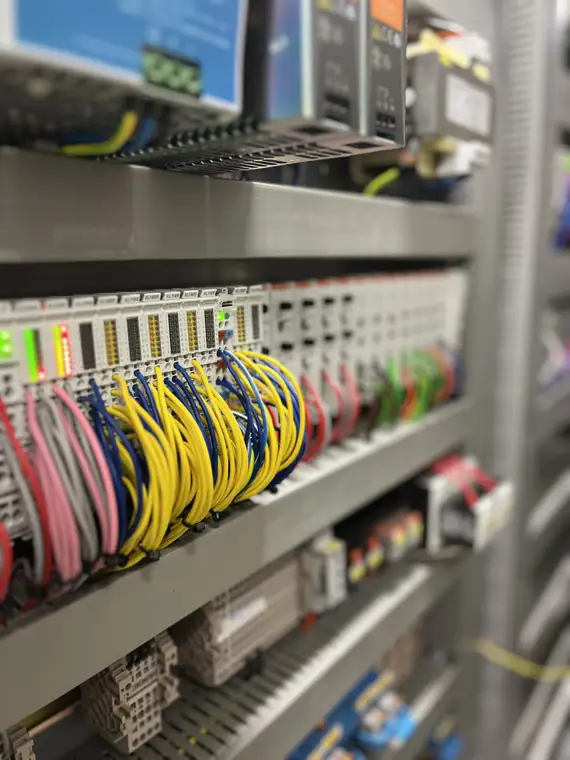 Beckhoff Steuerungskomponenten im MSR-Verteiler